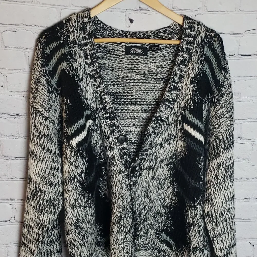 ‎Vintage Street Scenes Sweater
